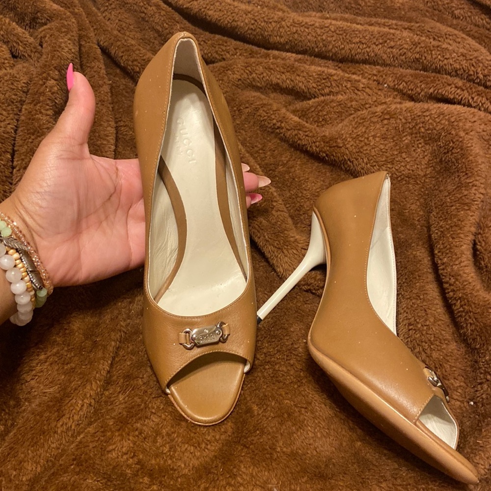 Gucci Heels / Tan with white heel - great condition only worn a few times..